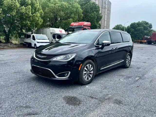 Фотография автомобиля — Chrysler Grand Caravan PHEV