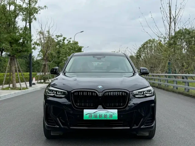 BMW iX3 — Фото автомобиля 4