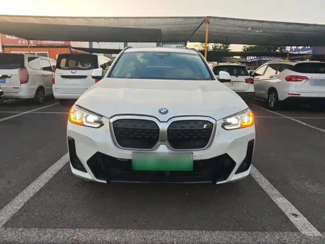 BMW iX3 — Фото автомобиля 2