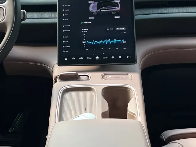 Nio EC6 — Фото автомобиля 13