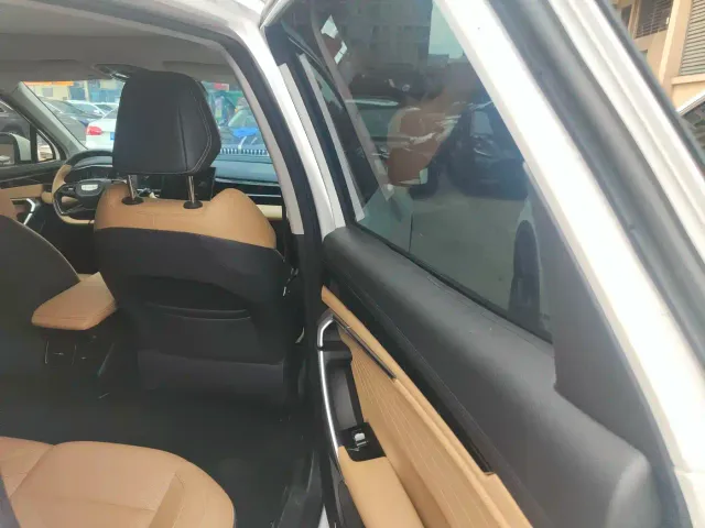 Geely Boyue L — Фото автомобиля 10