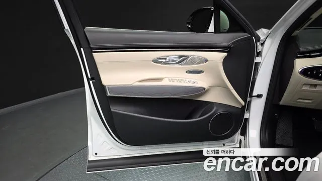 Genesis GV70 — Фото автомобиля 24