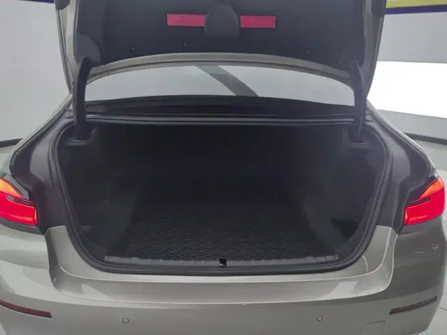 BMW 5 Series — Фото автомобиля 4