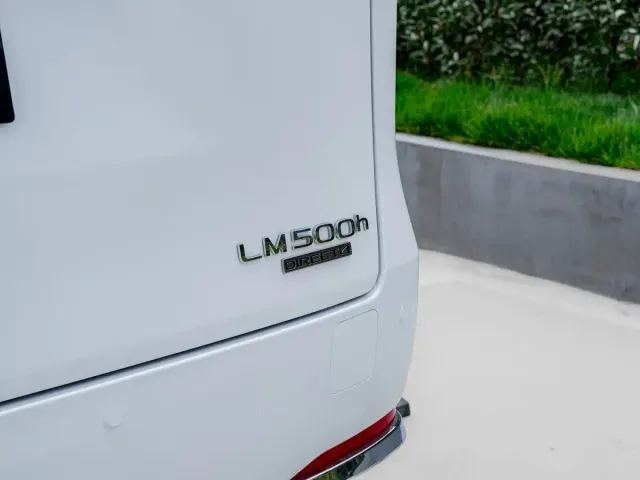 Lexus Lexus LM 2025 Model 500h Six-Seater Prestige Edition — Фото автомобиля 4