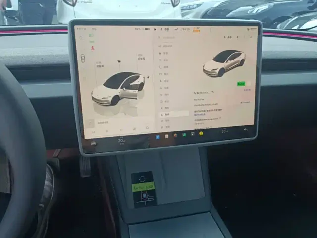 Tesla Model 3 — Фото автомобиля 12