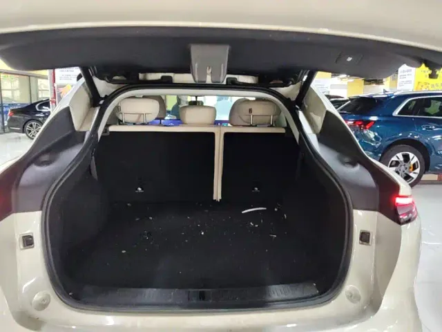 IM Motors LS6 — Фото автомобиля 14