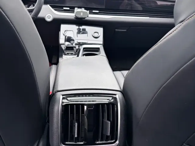 Bestune B70 — Фото автомобиля 6