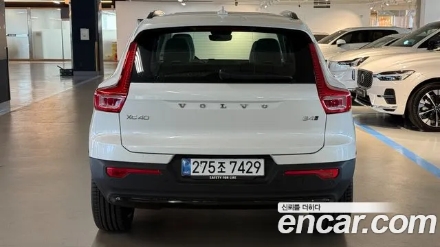 Volvo XC40 — Фото автомобиля 6