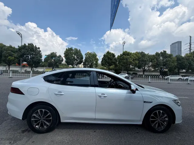 BYD Qin PLUS — Фото автомобиля 3