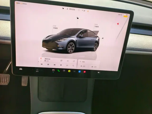 Tesla Model Y — Фото автомобиля 12