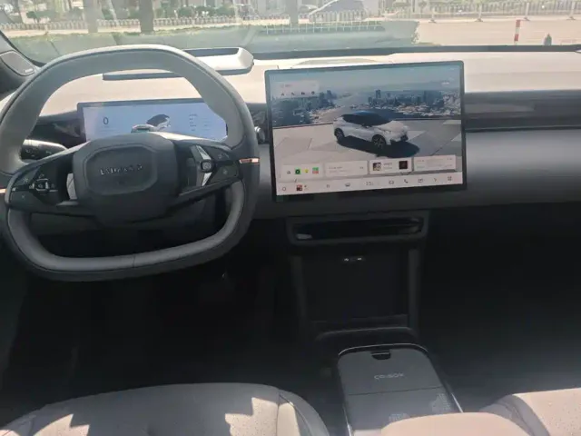 Lynk & Co Z20 — Фото автомобиля 12