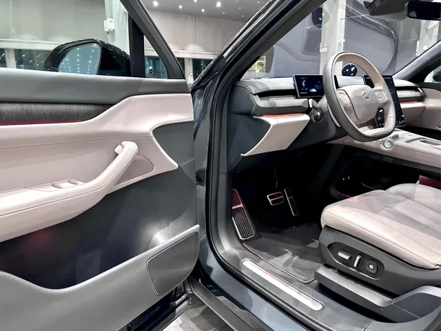 Nio ES8 — Фото автомобиля 9