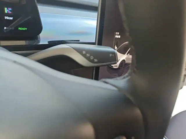 Tesla Model Y — Фото автомобиля 13