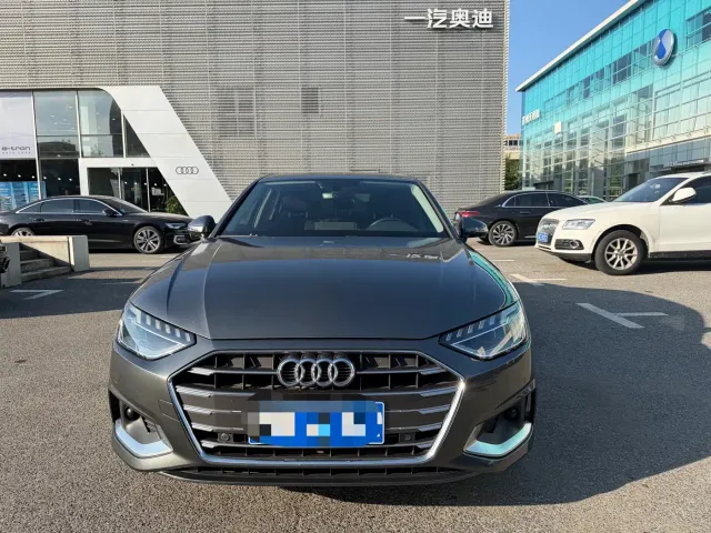 Фотография автомобиля — Audi A4L