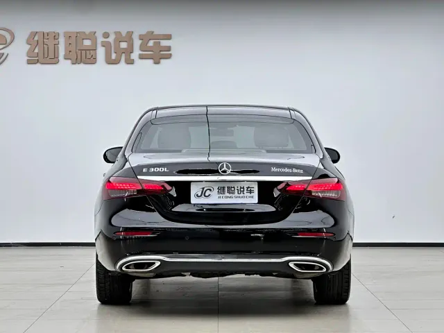 Mercedes-Benz E-Class — Фото автомобиля 5