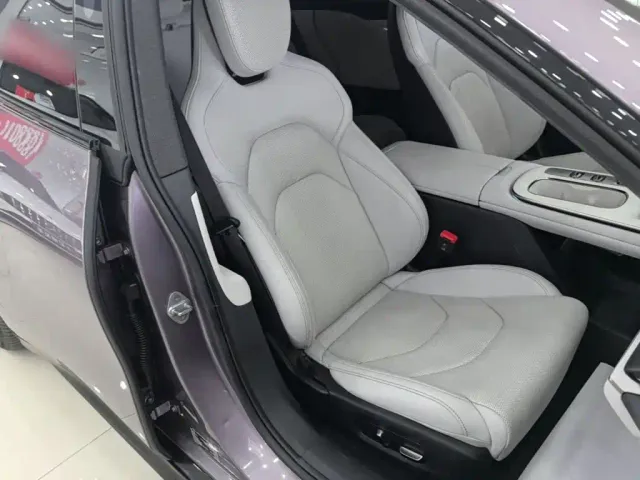 Xiaomi SU7 — Фото автомобиля 24