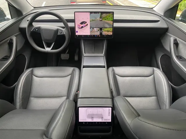 Tesla Model Y — Фото автомобиля 10