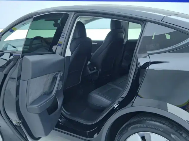 Tesla Model Y — Фото автомобиля 11