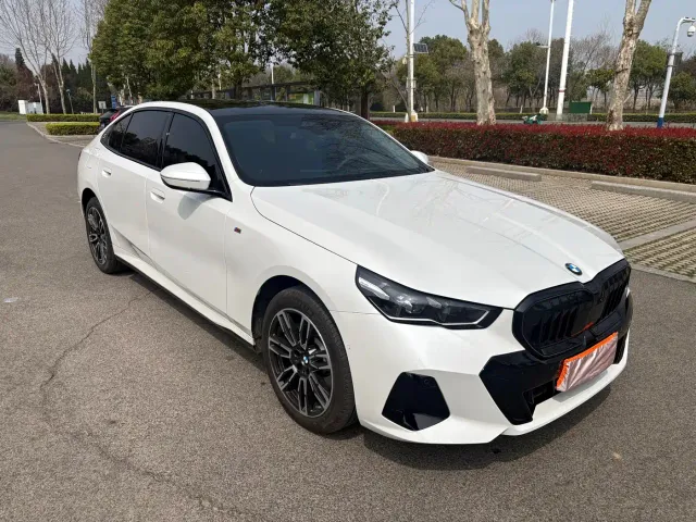 BMW 5 Series — Фото автомобиля 2