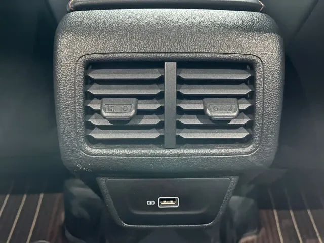 Jetta VS7 — Фото автомобиля 10
