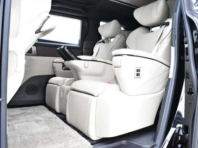 Toyota Alphard — Фото автомобиля 19