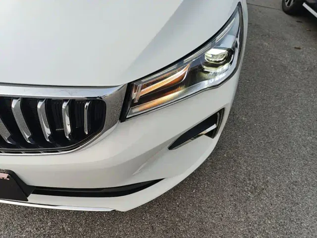 Geely Emgrand — Фото автомобиля 23