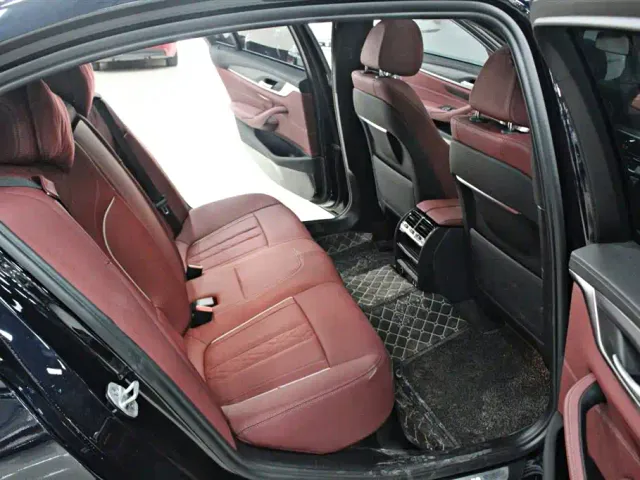 BMW 5 Series — Фото автомобиля 12