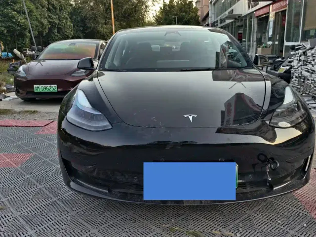 Tesla Model 3 — Фото автомобиля 2