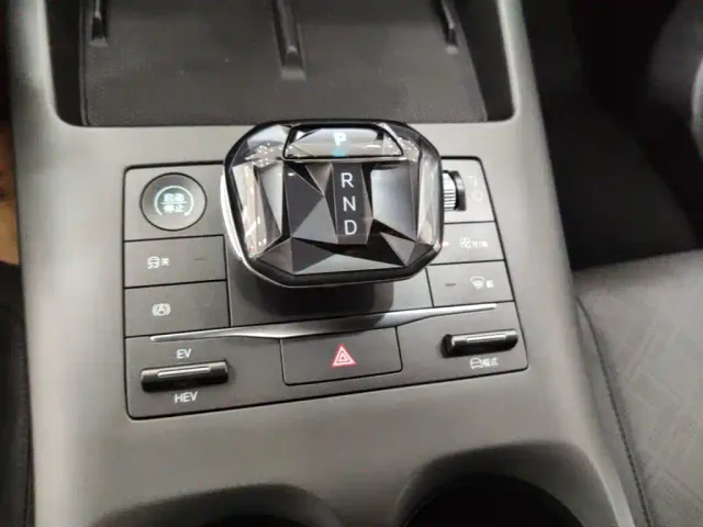 BYD Qin PLUS — Фото автомобиля 13