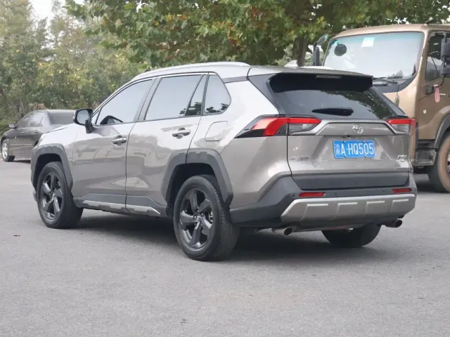 Toyota RAV4 — Фото автомобиля 7