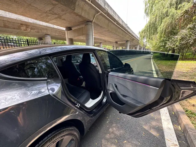Tesla Model 3 — Фото автомобиля 6