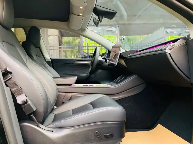 Tesla Model Y — Фото автомобиля 10