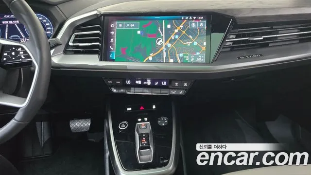 Audi Q4 e-tron — Фото автомобиля 4