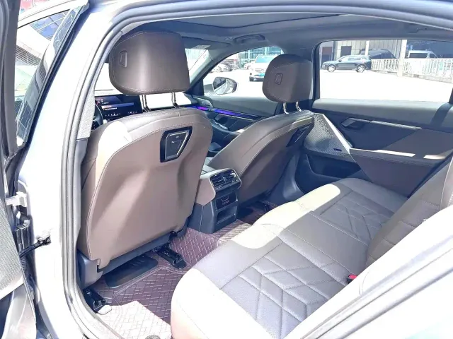 BMW 5 Series — Фото автомобиля 5