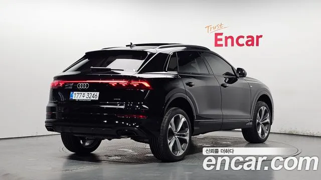 Audi Q8 55 TFSI quattro Premium — Фото автомобиля 2