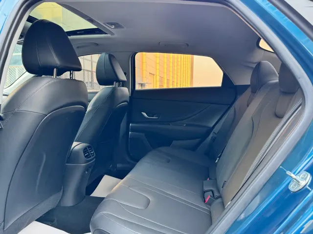 Hyundai Elantra — Фото автомобиля 12