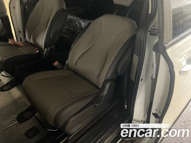 Kia Canival — Фото автомобиля 15