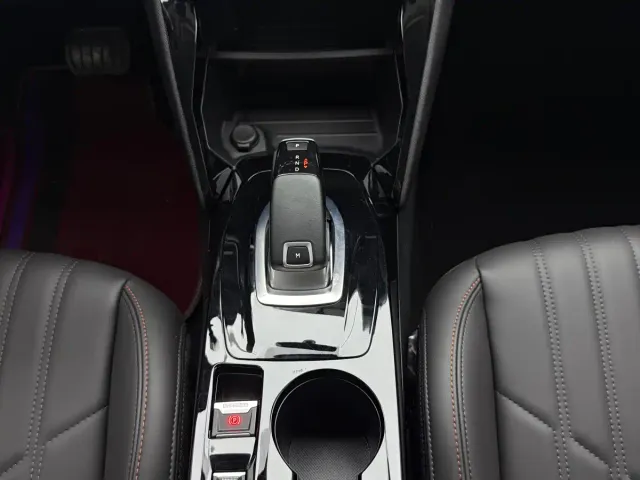 Peugeot 2008 — Фото автомобиля 11