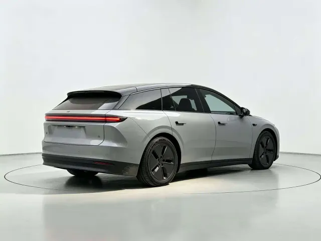 Li Auto i6 — Фото автомобиля 7