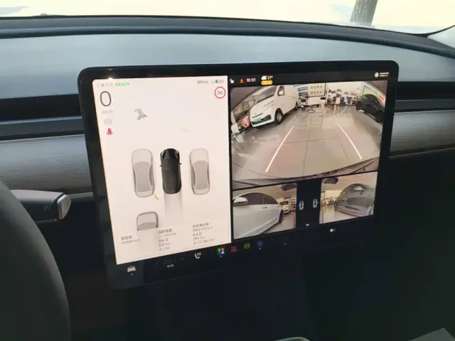 Tesla Model 3 — Фото автомобиля 12