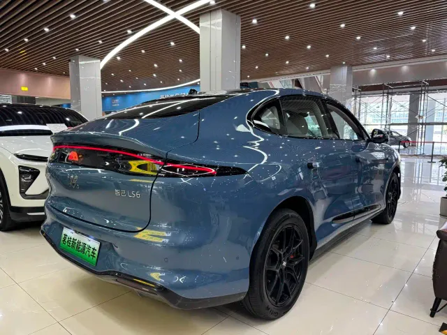 IM Motors LS6 — Фото автомобиля 6
