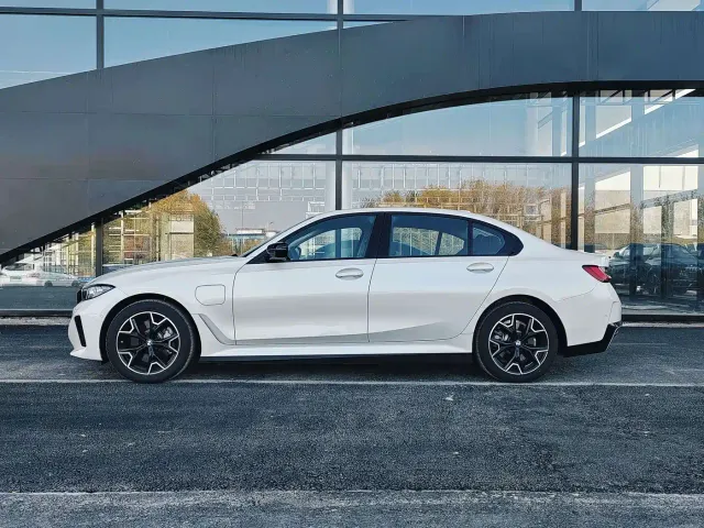 BMW i3 — Фото автомобиля 3
