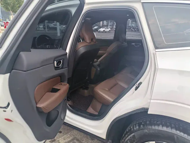 Volvo XC60 — Фото автомобиля 5