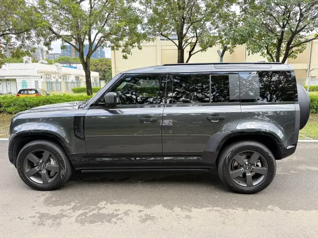 Land Rover Defender — Фото автомобиля 7