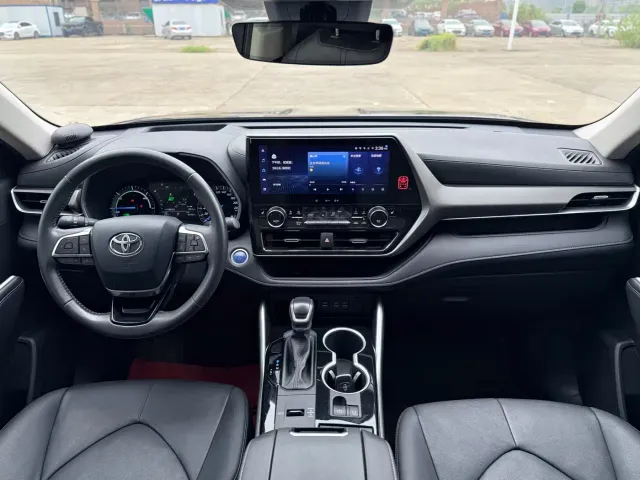 Toyota Highlander — Фото автомобиля 8