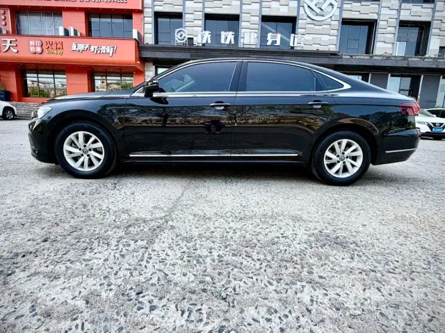Volkswagen Passat — Фото автомобиля 8