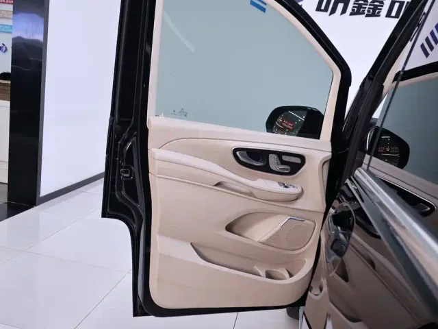 Mercedes-Benz V-Class — Фото автомобиля 18
