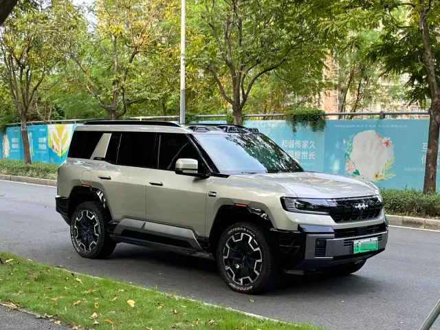 Fang Cheng Bao Leopard 8 2025 Zhiyong Flagship 6-Seater — Фото автомобиля 3