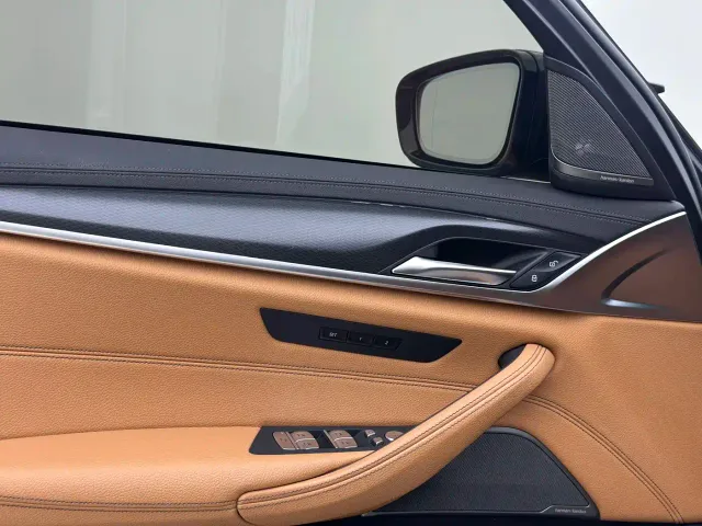 BMW 5 Series — Фото автомобиля 11