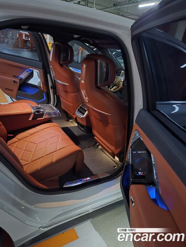 BMW 7 Series G70 — Фото автомобиля 9